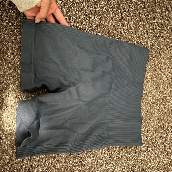 scrunch workout shorts - Picture 3 of 4